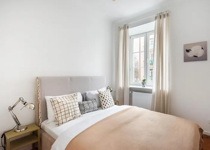 Solec Mystical Riverside Apartment