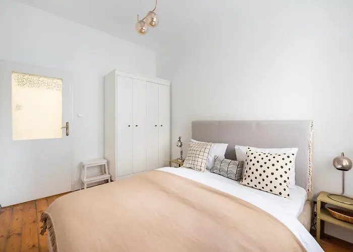 Solec Mystical Riverside Apartment